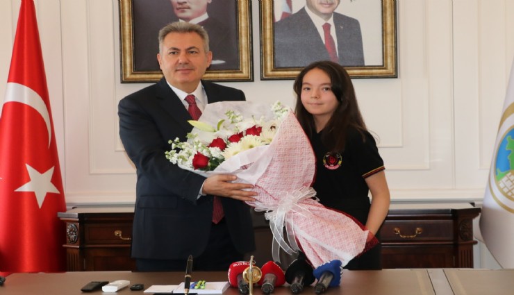 Valilik koltuğu minik Eda'da