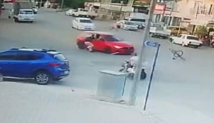 Husumetlisinden kaçtığı iddia edilen sürücü, otomobiliyle bisikletliye çarptı: 1 ölü