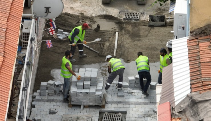 İzmir’in mirası Tarihi Kemeraltı Çarşısı’nda çalışmalar devam ediyor