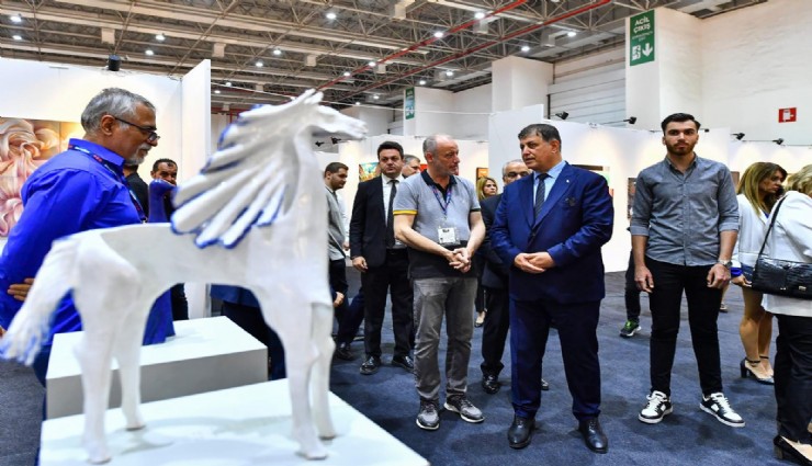 İzmirliler'den Sanat ve Antika Fuarı’na yoğun ilgi