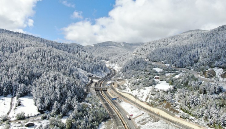 Mayıs ayında yağan kar Ilgaz Dağı'nı beyaza bürüdü