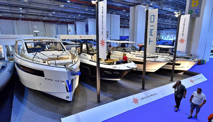 Milyonluk tekneler İzmir’de vitrine çıktı