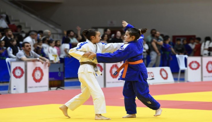 Minikler Türkiye Judo Şampiyonası Uşak'ta başladı