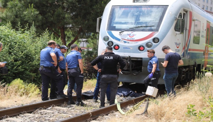 Tren yolundan karşıya geçmek isteyen kadına tren çarptı