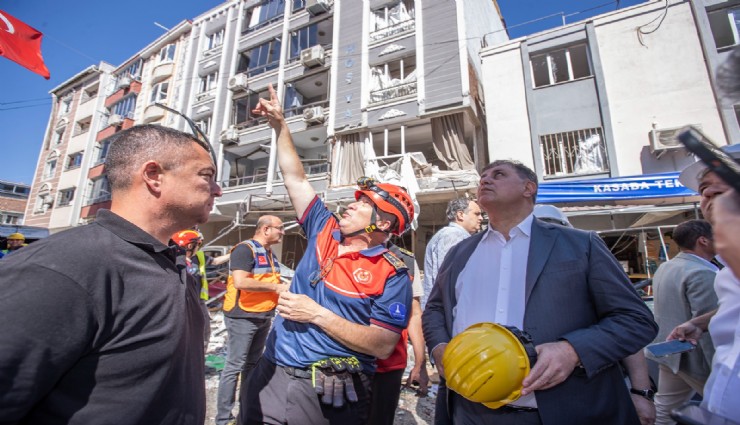 Başkan Tugay patlamanın yaşandığı bölgede inceleme yaptı, yaralıları ziyaret etti