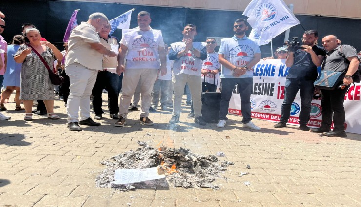 Belediye çalışanlarının hak arayışı devam ediyor: Bordrolar yakıldı