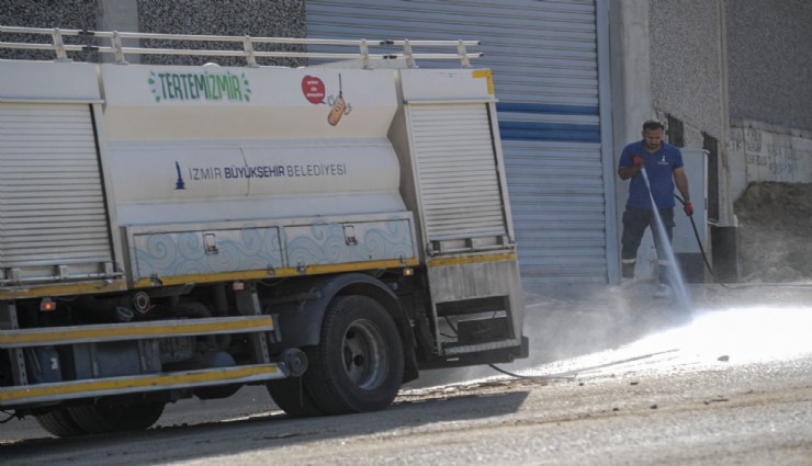 Büyükşehir’in temizlik ekipleri sahada: İzmir’de halk sağlığı için yoğun mesai