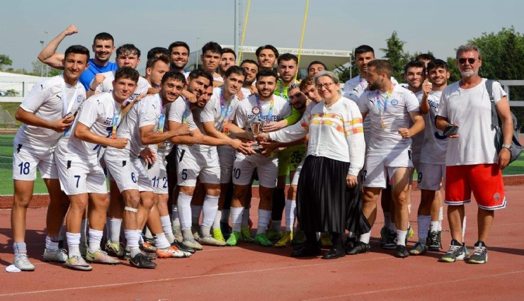 Ege Üniversitesi futbolda Türkiye şampiyonu oldu