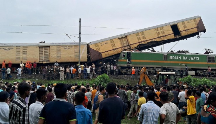 Hindistan'da facia tren kazası