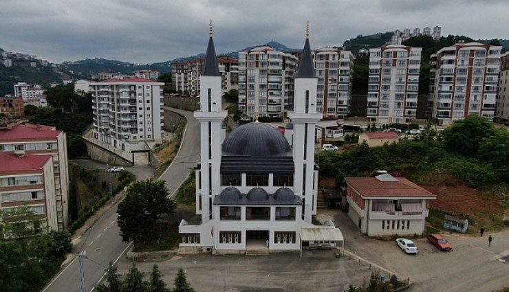 Trabzon'da Karadeniz fıkrası gibi olay: Kiliseye benzetilen cami bağışlar kesilince 18 yılda zor bitirildi