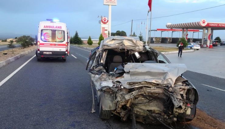 Uşak'ta otomobil kamyona arkadan çarptı: 1 can kaybı