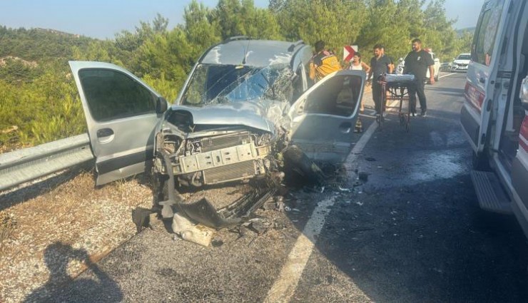 Foça'da iki ayrı trafik kazası: 8 yaralı