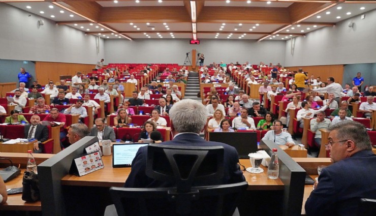 İzmir Büyükşehir Belediye Meclisi'nden Başkan Tugay'a önemli yetki