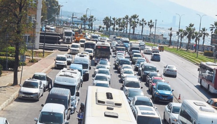 İzmir'de trafiğe kayıtlı araç sayısı arttı