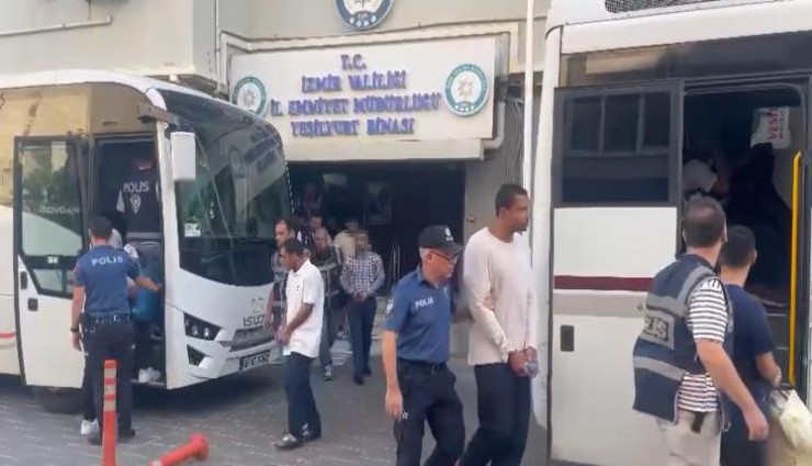 İzmir merkezli 'Paket Operasyonu'nda 32 tutuklama