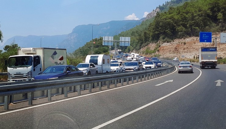 Kaza sonrası Sakar rampasında 5 kilometre kuyruk oluştu