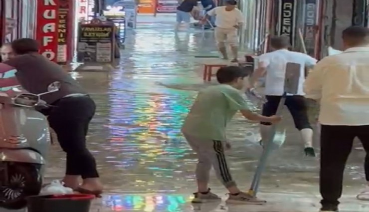 Kütahya'da sağanakta iş yerleri ve evler sular altında kaldı