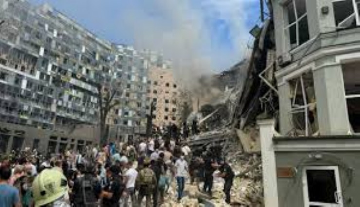 Rusya Ukrayna'ya 40'dan fazla füzeyle saldırdı: 10 ölü