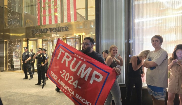 Suikaste uğrayan eski ABD Başkanı Trump'ın destekçileri New York'ta toplanıyor