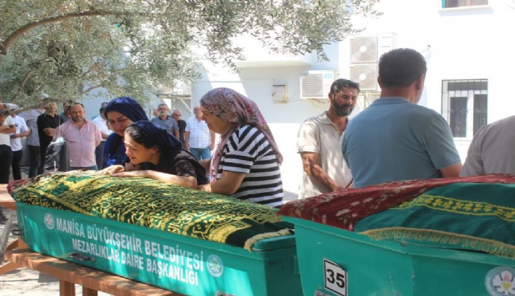 Babası tarafından öldürülen 3 kız çocuğu son yolculuklarına uğurlandı