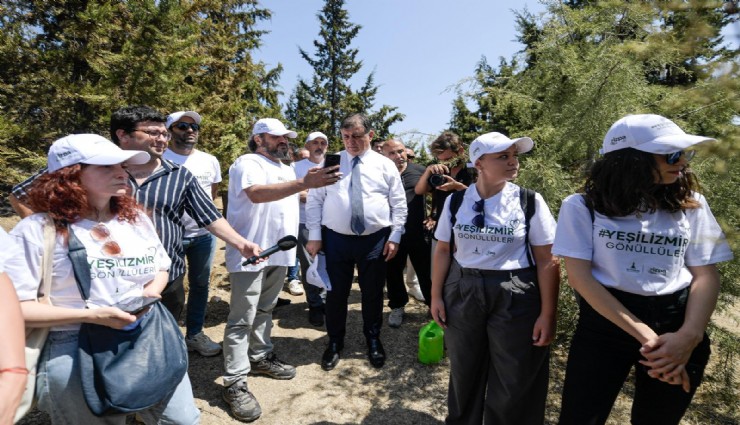 Başkan Tugay’dan yanan alanlarda saha mesaisi: Yangından zarar gören alanlarımızı Yeşil İzmir Gönüllülerimizle geri kazanacağız