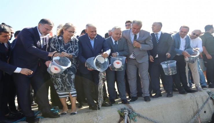 İzmir'de balıkçılar 'Vira Bismillah' dedi