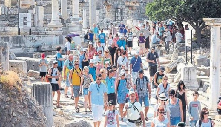 8 ayda İzmir'i 264 bin 542 turist ziyaret etti