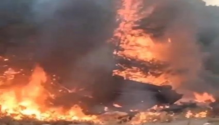 Bodrum'da motosikletle çarpışan araçta yangın çıktı: 1 can kaybı, 2 yaralı