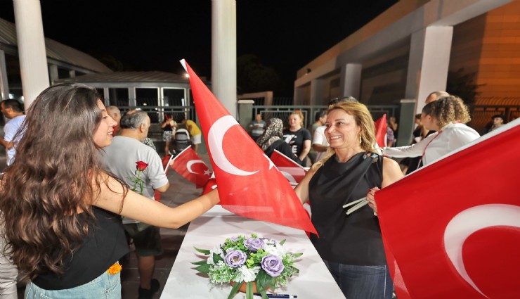 Konak Belediyesi 9 Eylül coşkusunu İEF'deki standına taşıdı