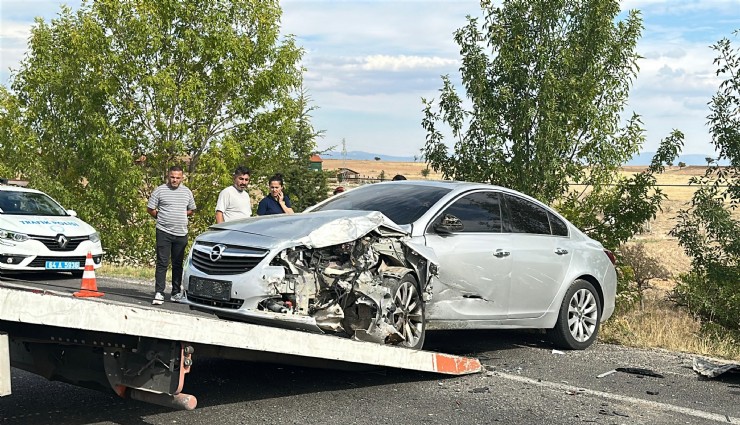 Uşak’ta iki otomobil çarpıştı: 2 ölü, 2 yaralı