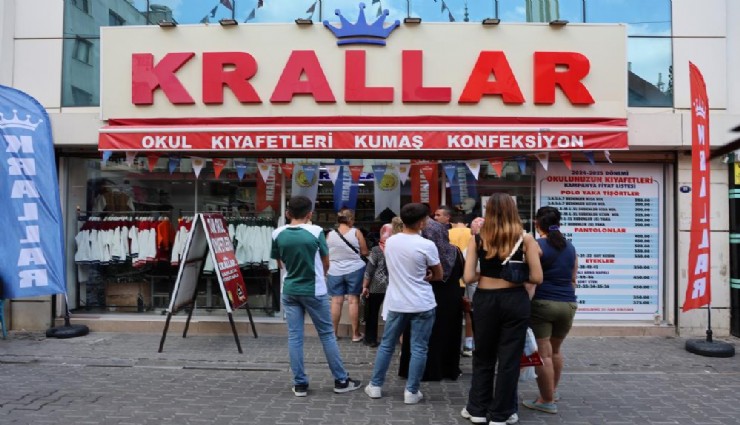 Veli dostu mağaza okul kıyafetinde indirim yapınca izdiham oluştu