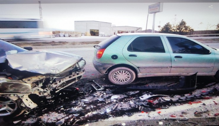 Afyonkarahisar’da zincirlerime trafik kazası: 8 yaralı
