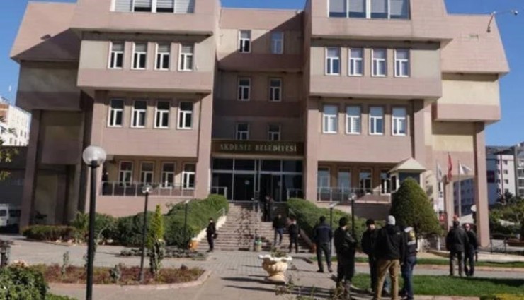 Akdeniz Belediyesi'ne kayyum atandı: Eş başkanlar gözaltına alındı