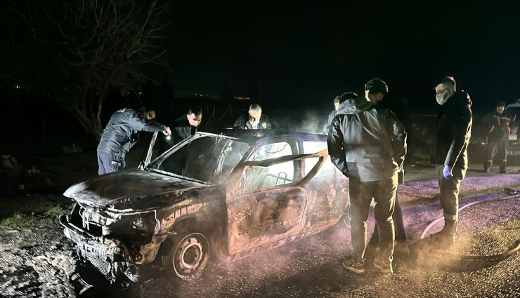 Alevler arasında can pazarı: Uşak'ta yanan otomobilin sürücüsü kurtulamadı