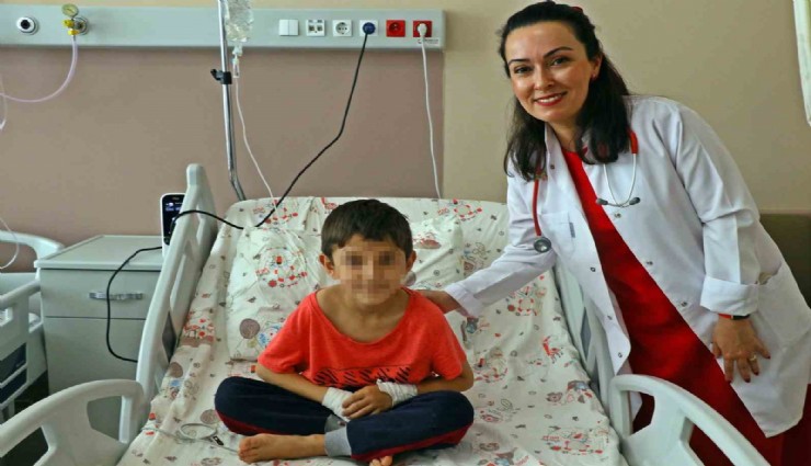 Ambulans'ta annemin parası yok diyerek yürekleri burkan minik Efe ve kardeşleri devlet koruması altına alındı