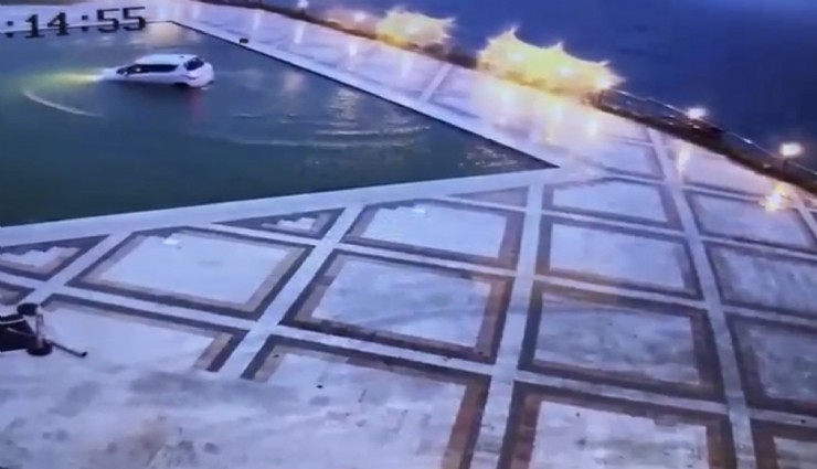 Arabayla otel havuzuna düştü: 54 yaşındaki adam yüzerek kurtulabildi