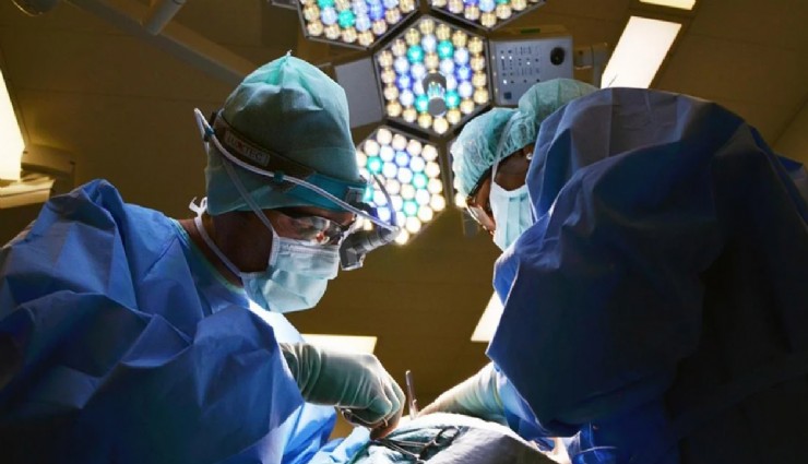 Bakanlıktan o konuya düzenleme: Estetik operasyonları doktorlar yapacak