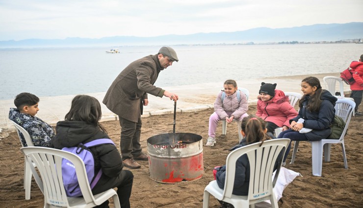 Bornova Belediye Başkanı Ömer Eşki, Bornovalı çocuklarla birlikte Dikili’de balık tuttu