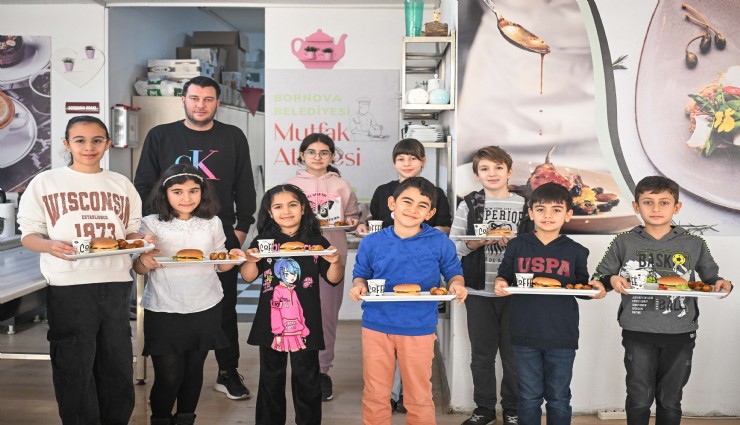 Bornova'da Minik Şefler yarıyıl tatilinin keyfini çıkarıyor