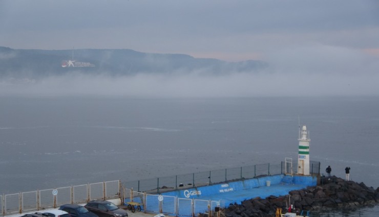 Çanakkale Boğazı sis nedeniyle transit gemi geçişlerine kapatıldı
