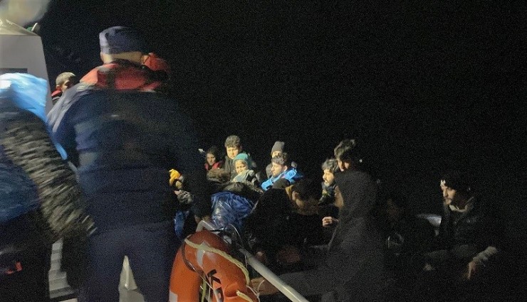 Çeşme'de göçmen hareketliliği: 45 göçmen kurtarıldı, 31 göçmen de yakalandı