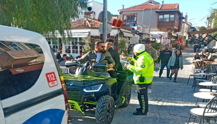 Çeşme’de motosiklet denetimlerinde 23 sürücüye ceza