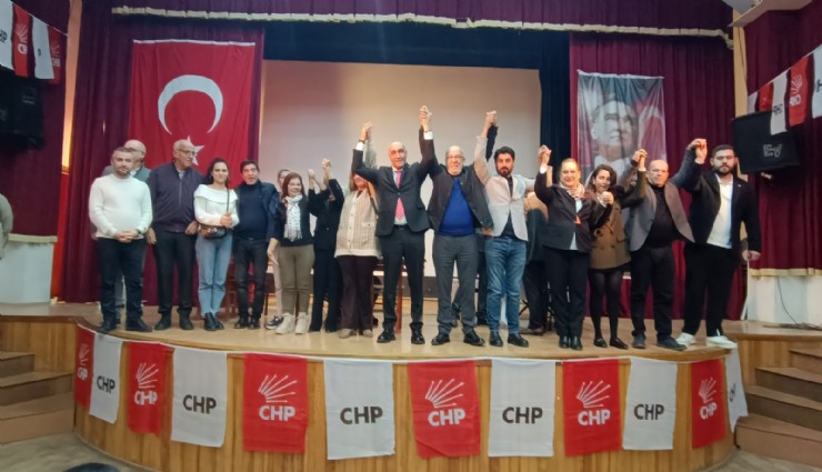 CHP Foça olağanüstü kongrede kazanan Kenan Düzgün oldu
