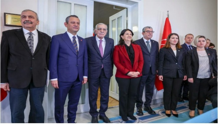 DEM heyetinden CHP ziyareti: Anayasa ile Şehit yakınları ve gaziler vurgusu