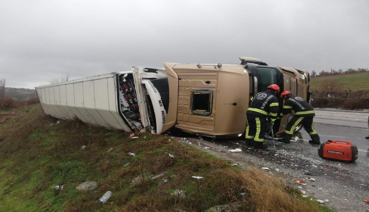 Denizli’nin Buldan ilçesinde peş peşe trafik kazası: Araçlar hurdaya döndü