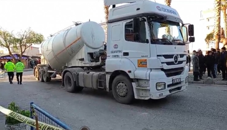 Dikili'de feci kaza: Tırın çarptığı 2 kadın hayatını kaybetti