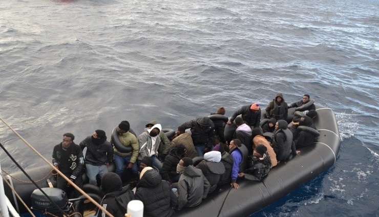 Foça'da 32 düzensiz göçmen yakalandı, 29'u kurtarıldı
