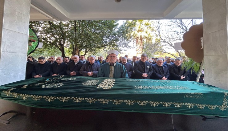 İngiltere'de cansız bedenine ulaşılan Prof. Dr. Orhan Ekren son yolculuğuna uğurlandı