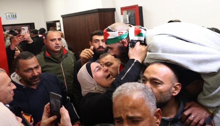 İsrail’in serbest bıraktığı Filistinli mahkumlara coşkulu karşılama