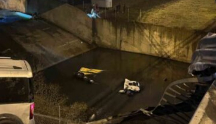 İstanbul'da hafif ticari araç ile çarpışan hafriyat kamyonu dereye uçtu: 3 yaralı